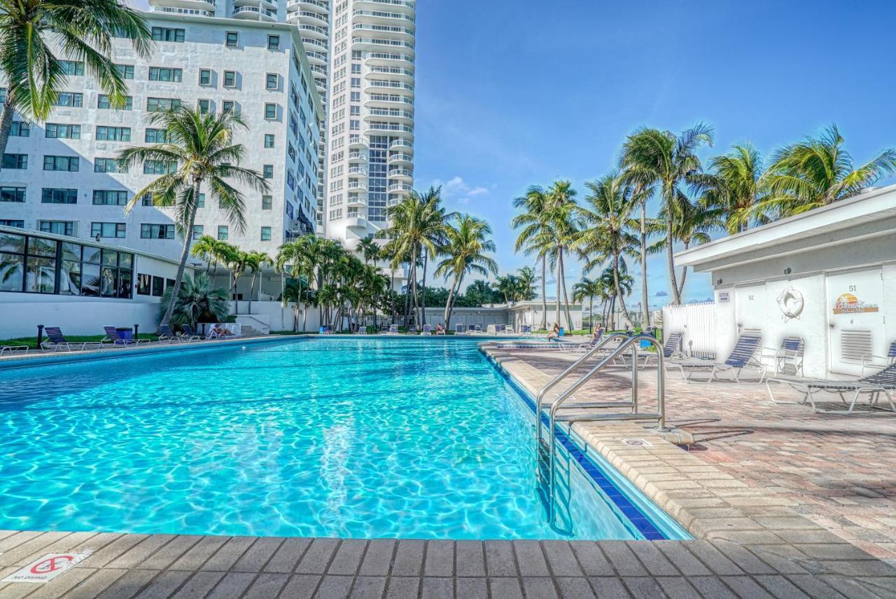 Deluxe Studios And Apartments At The Casablanca Miami Beach Bagian luar foto