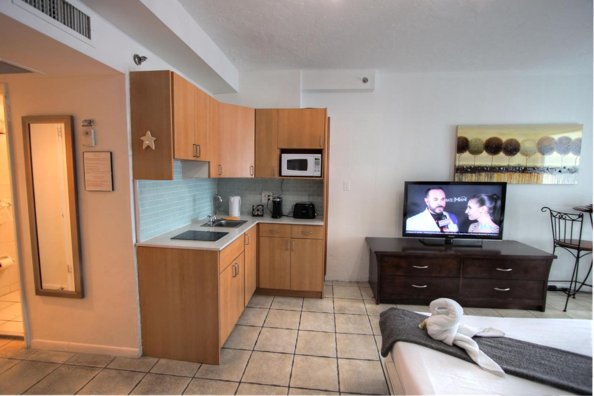 Deluxe Studios And Apartments At The Casablanca Miami Beach Ruang foto